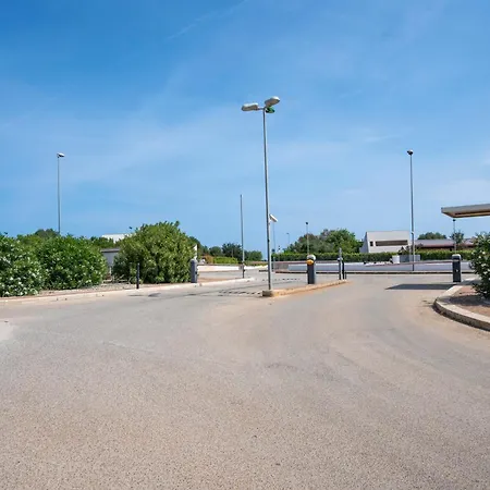 Villa Neapolis - Stunning With Parking *